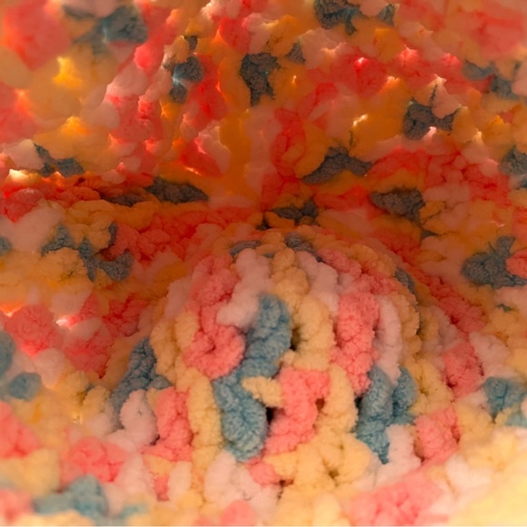 Cable Knit Pom Pom Beanie Pastel Super Soft - Picture 7 of 7